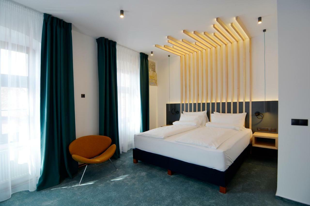 Kleines Hotel Sibiu Exterior photo
